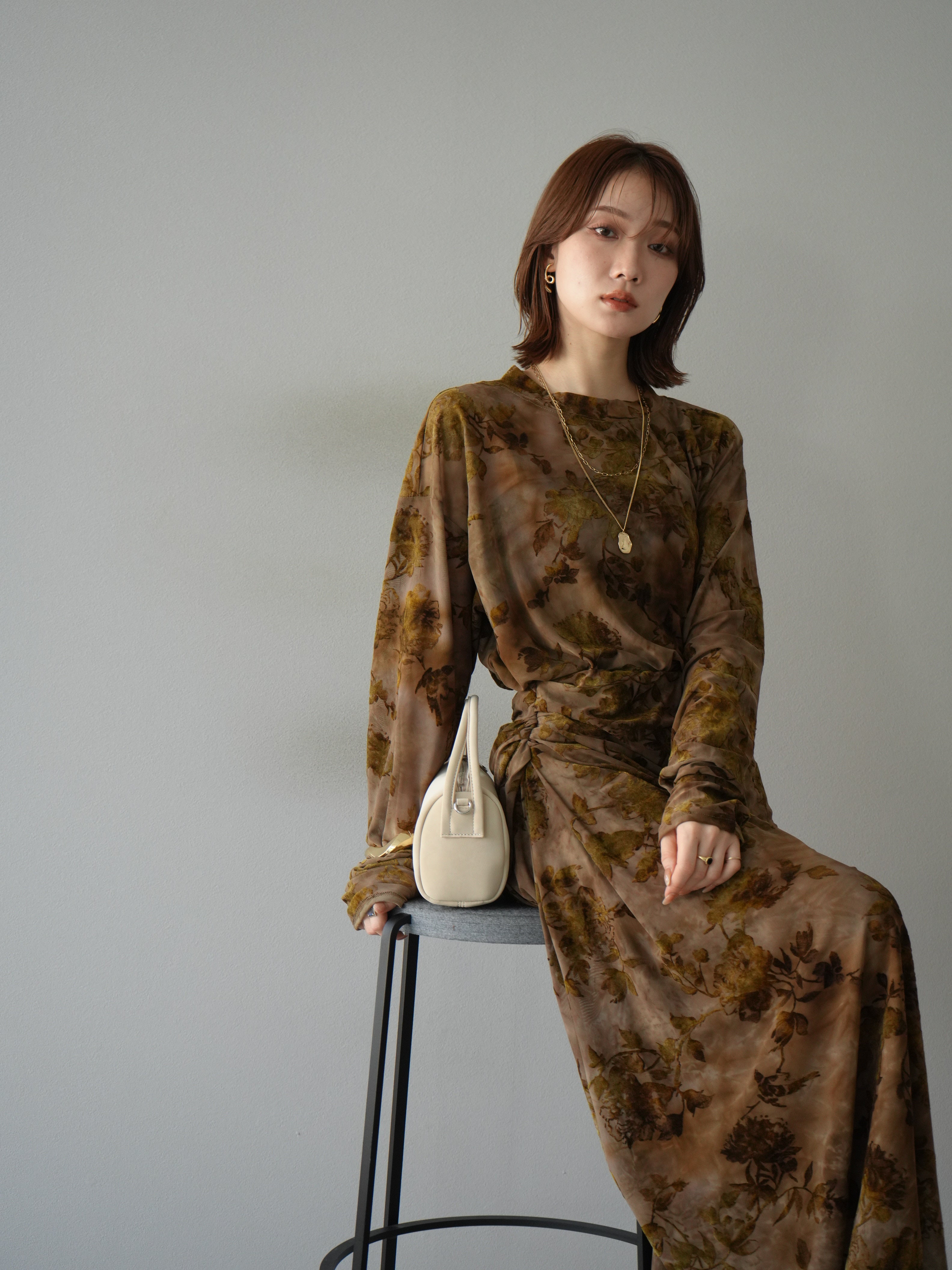 予約]フラワーフロッキーシアートップス/ブラウン – Lumier