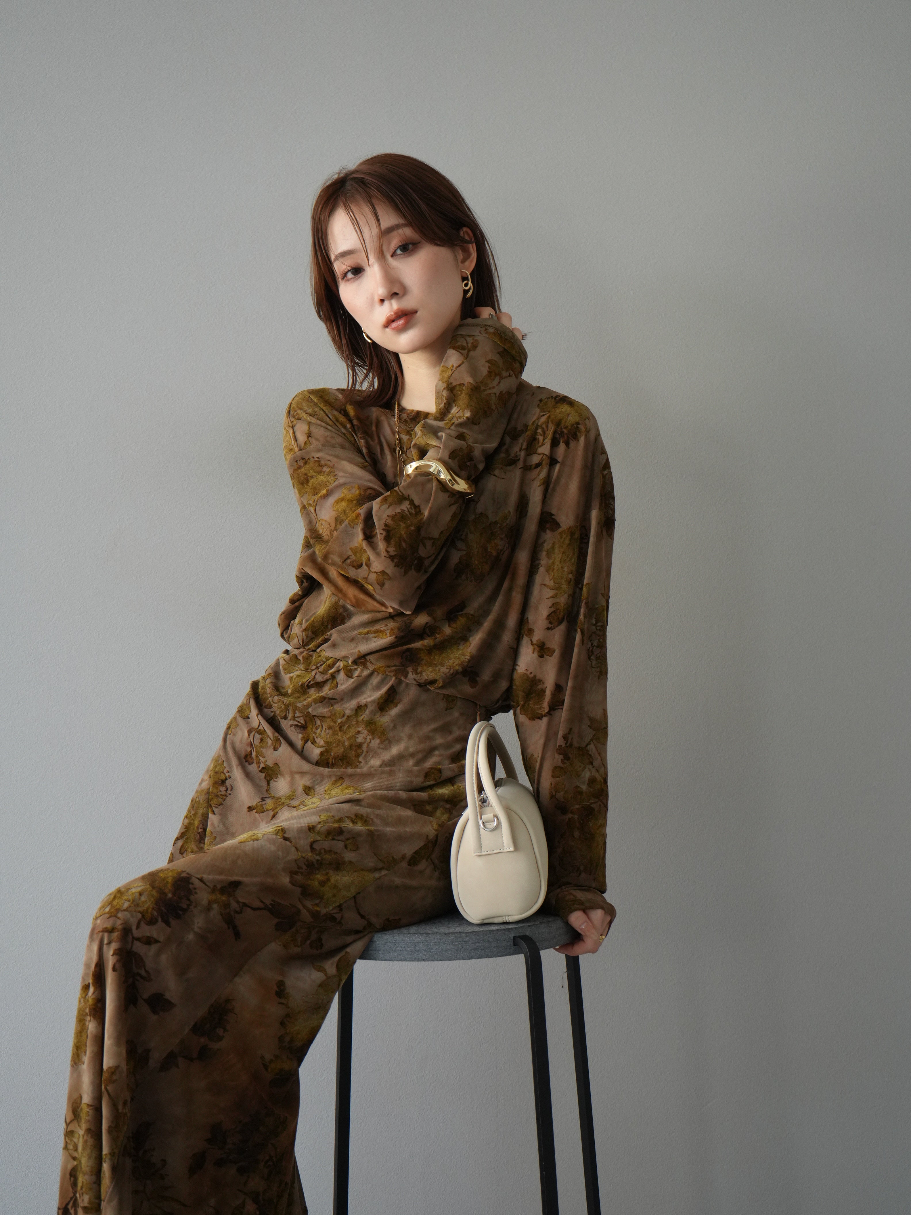 美品✨ラインヴァンド　シアーニット　ボタニカル　シアートップ　フラワー　ブラウン 予約]フラワーフロッキーシアートップス/ブラウン – Lumier