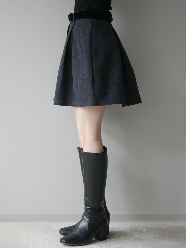 [予約]ベルト付きタックミニスカート/charcoal