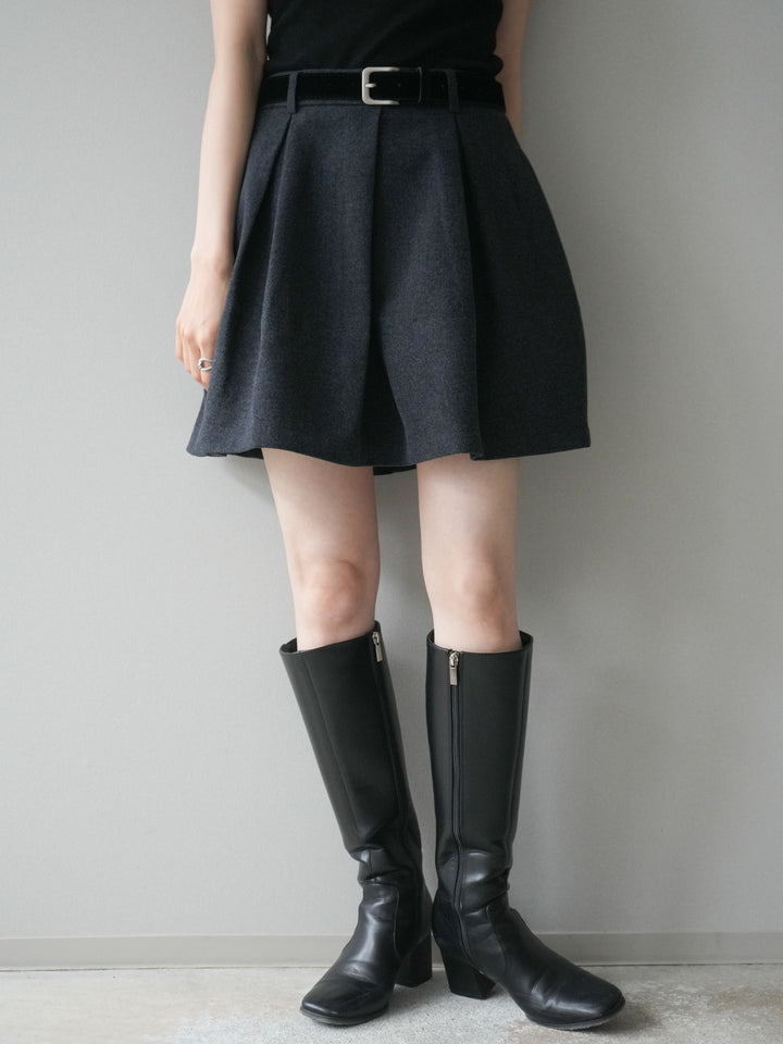 [予約]ベルト付きタックミニスカート/charcoal