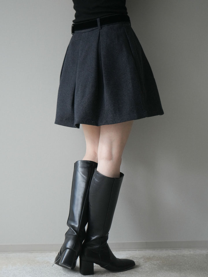 [予約]ベルト付きタックミニスカート/charcoal