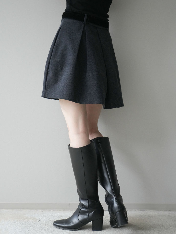 [予約]ベルト付きタックミニスカート/charcoal