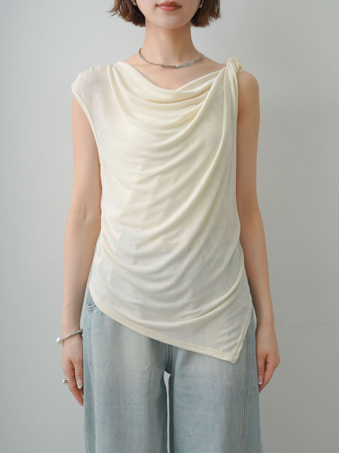 [予約]ツイストショルダーアシメドレープトップス/white