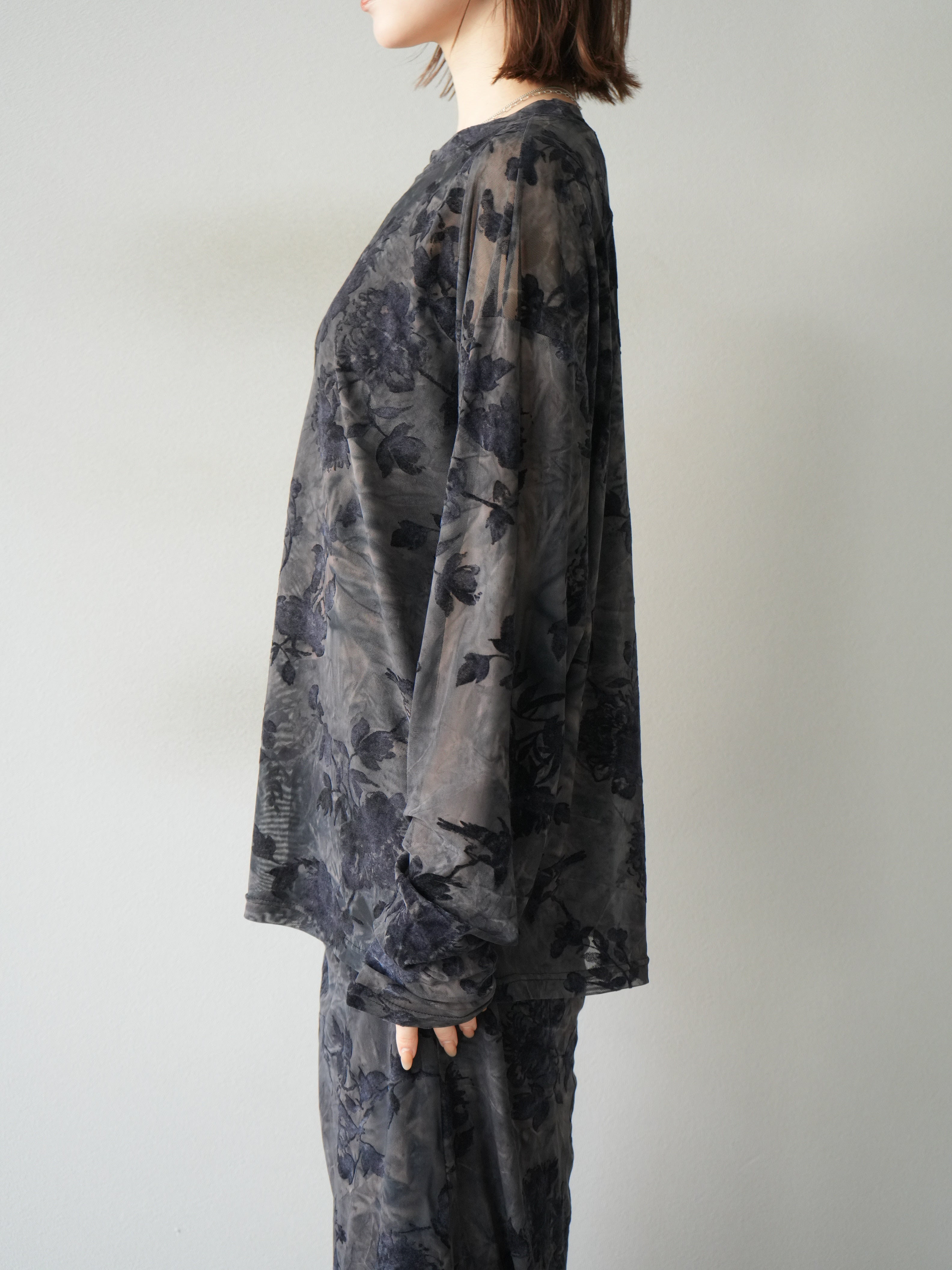 予約]フラワーフロッキーシアートップス/ブルー – Lumier