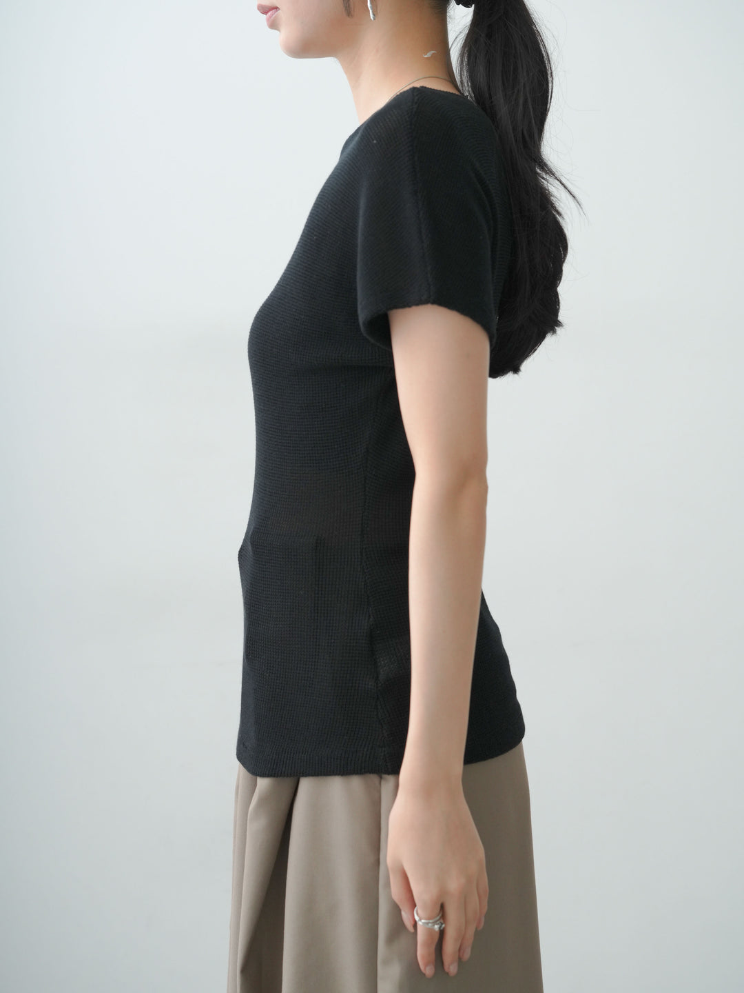 [予約]ショルダーツイストノースリニットトップス/black