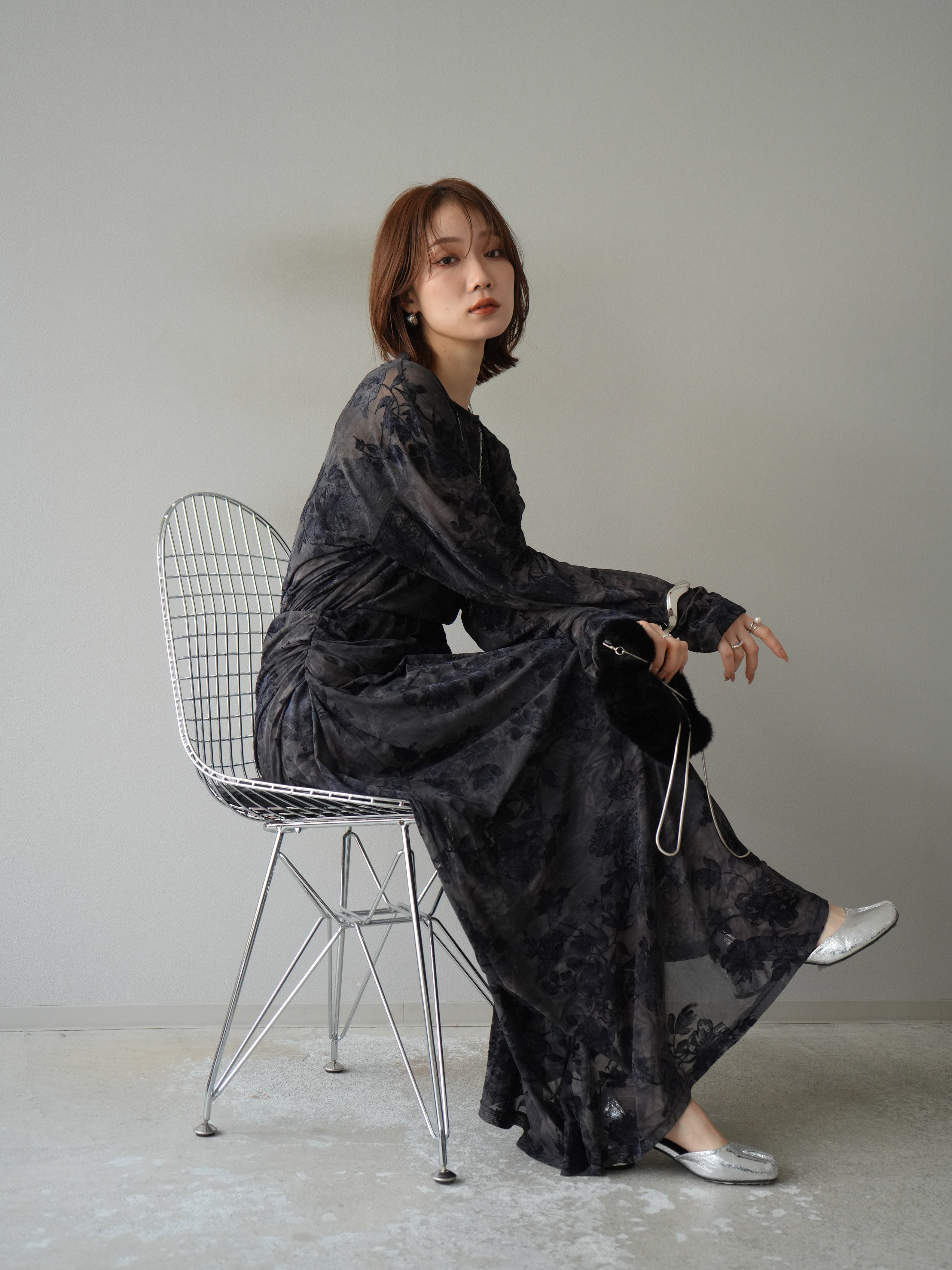 予約]フラワーフロッキーシアートップス/ブルー – Lumier