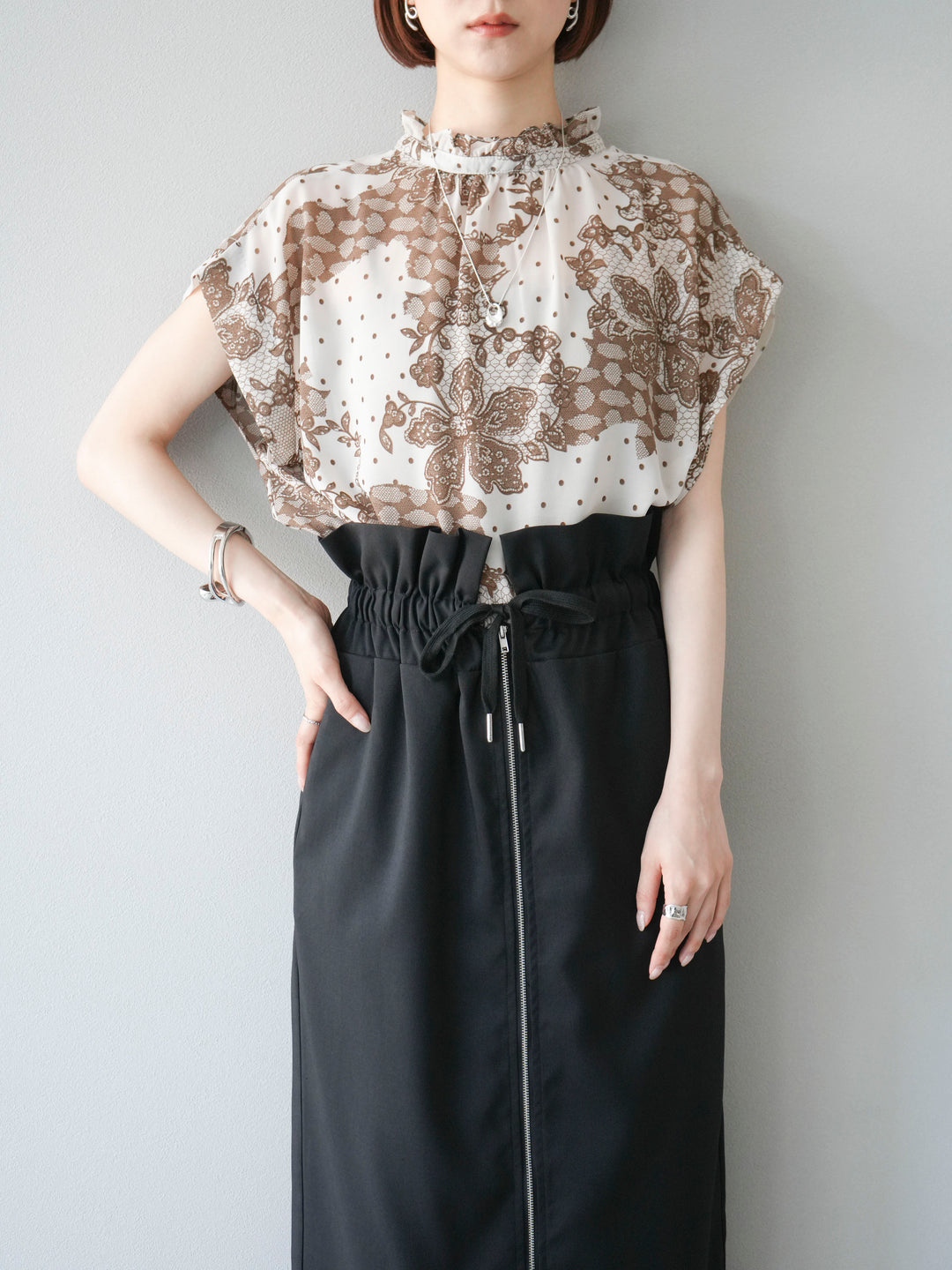 [予約]フラワーパターンフレンチスリーブブラウス/ベージュ