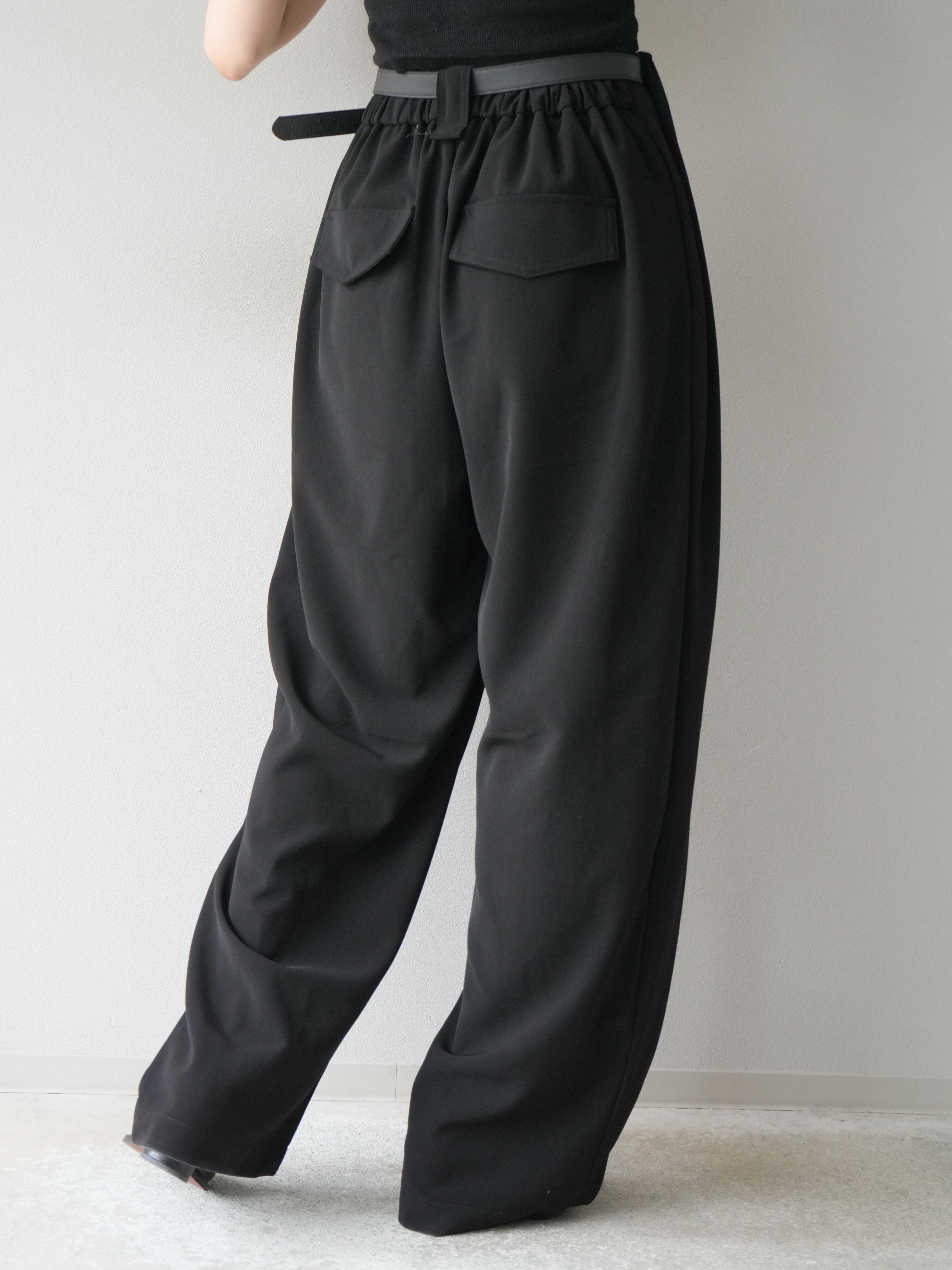 予約]ベルト付タックワイドパンツ/ブラック – Lumier
