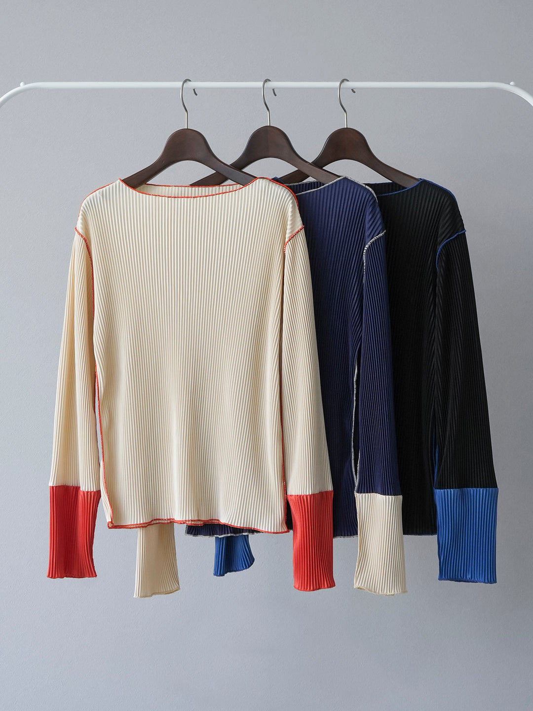 [套裝] 復古印花荷葉邊襯衫 + 色彩協調的褶皺圓領上衣 + 混紗佩斯利針織開襟衫（3 件套）