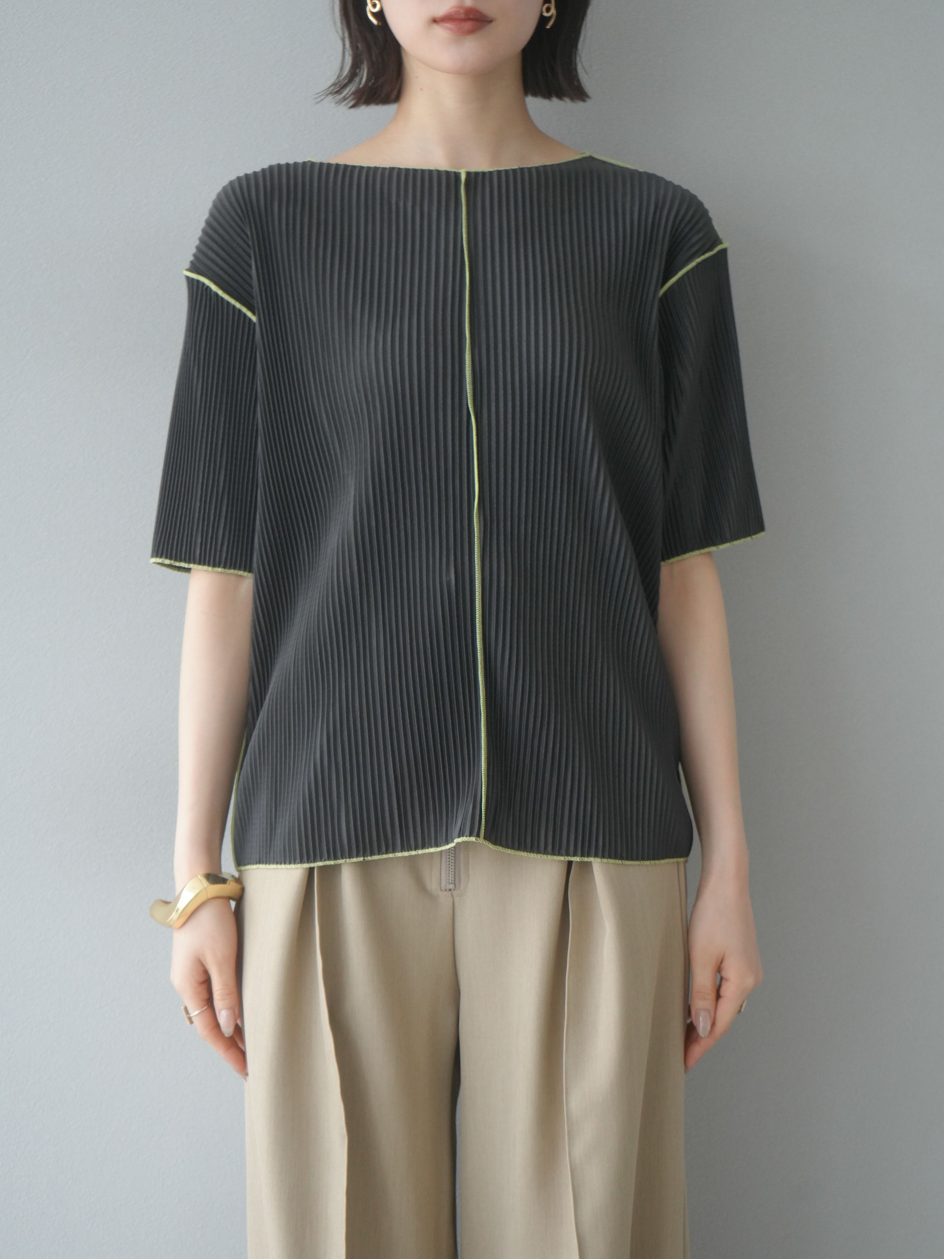 予約]配色メロープリーツハーフスリーブトップス/ブラック – Lumier