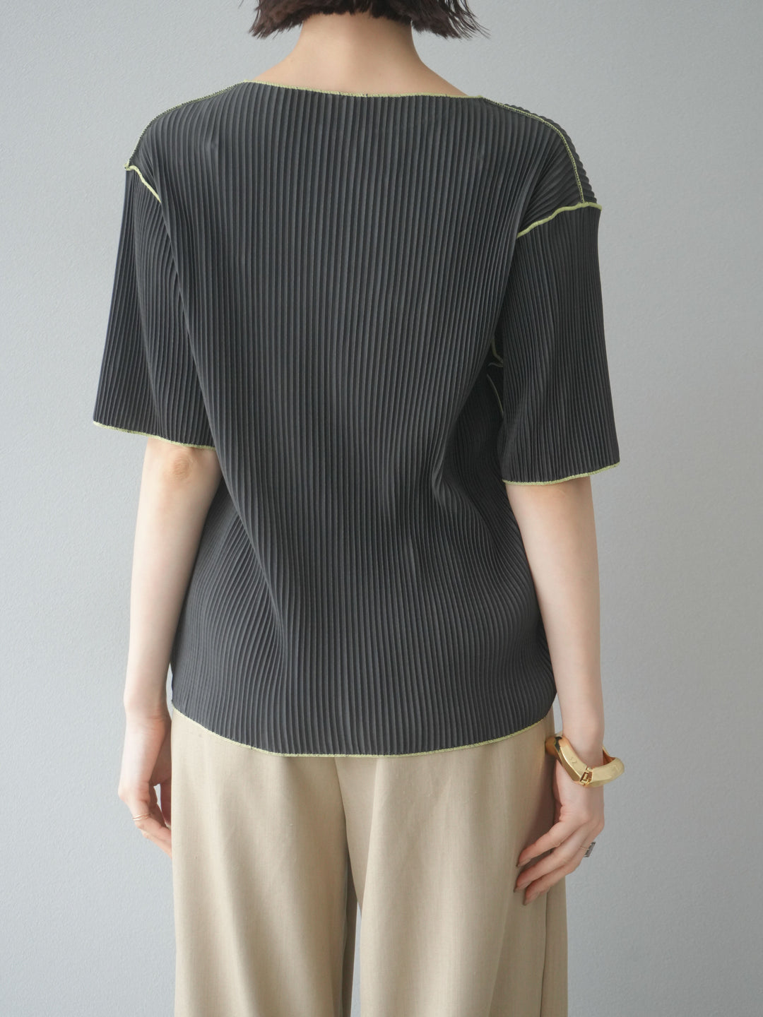 [予約]配色メロープリーツハーフスリーブトップス/ブラック