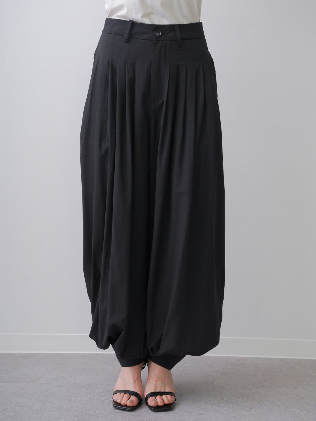 [予約]カフヘムタックコクーンパンツ/black