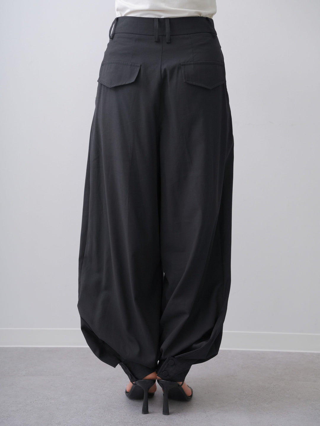 [予約]カフヘムタックコクーンパンツ/black