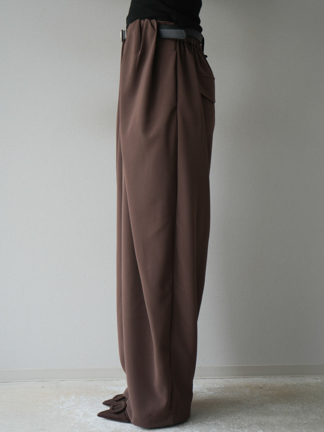 [予約]ベルト付タックワイドパンツ/ブラウン