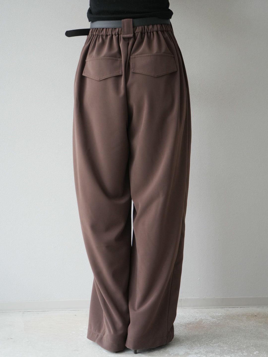 [予約]ベルト付タックワイドパンツ/ブラウン