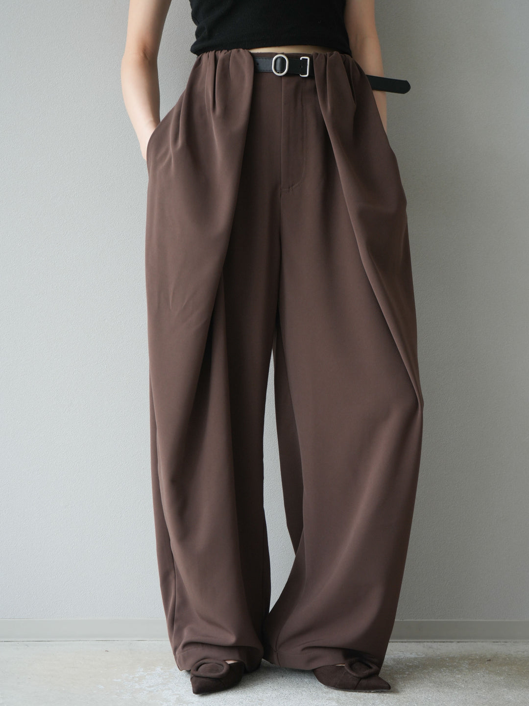 [予約]ベルト付タックワイドパンツ/ブラウン
