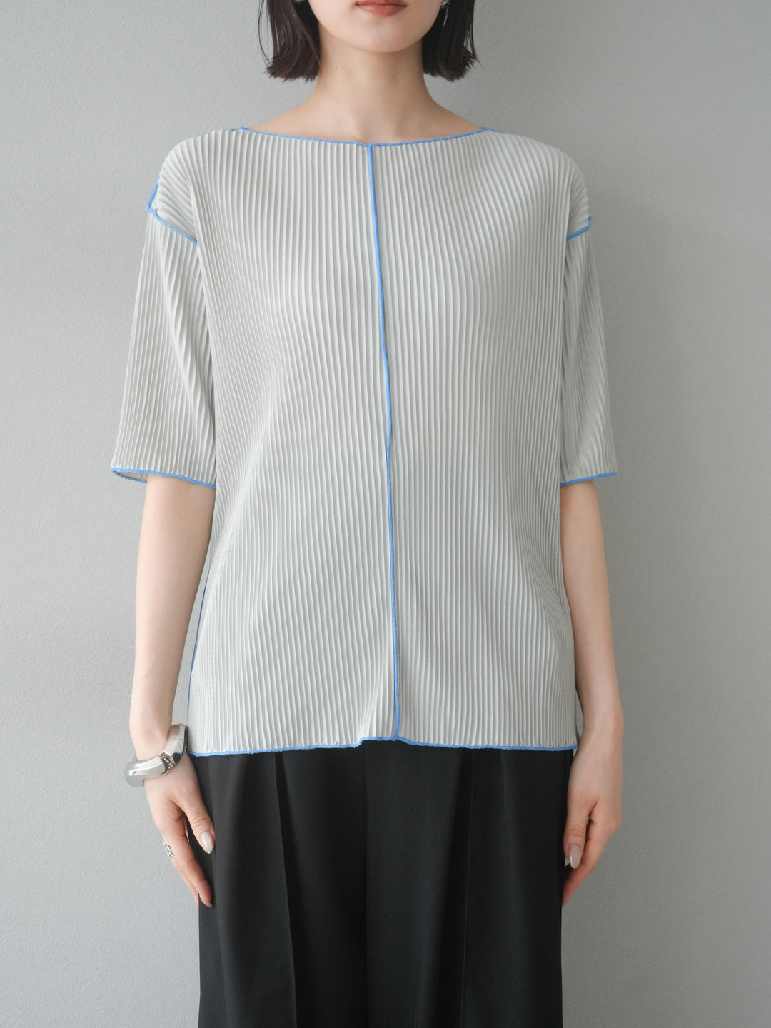 【預購】配色柔和百褶半袖上衣/灰色