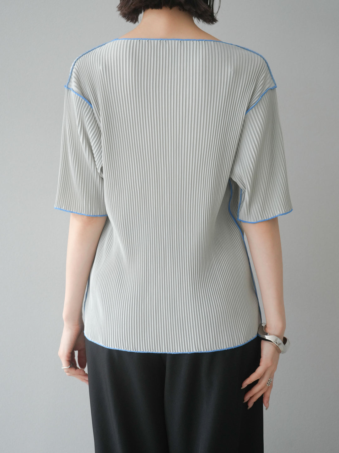 【預購】配色柔和百褶半袖上衣/灰色