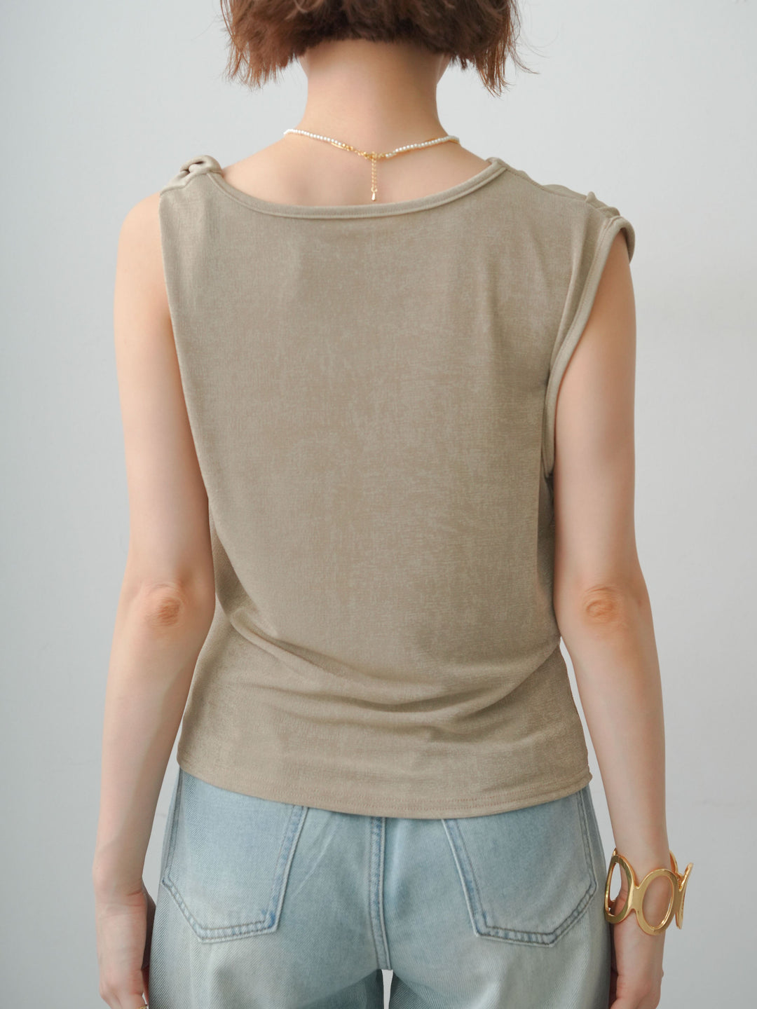 [予約]ツイストショルダーアシメドレープトップス/beige