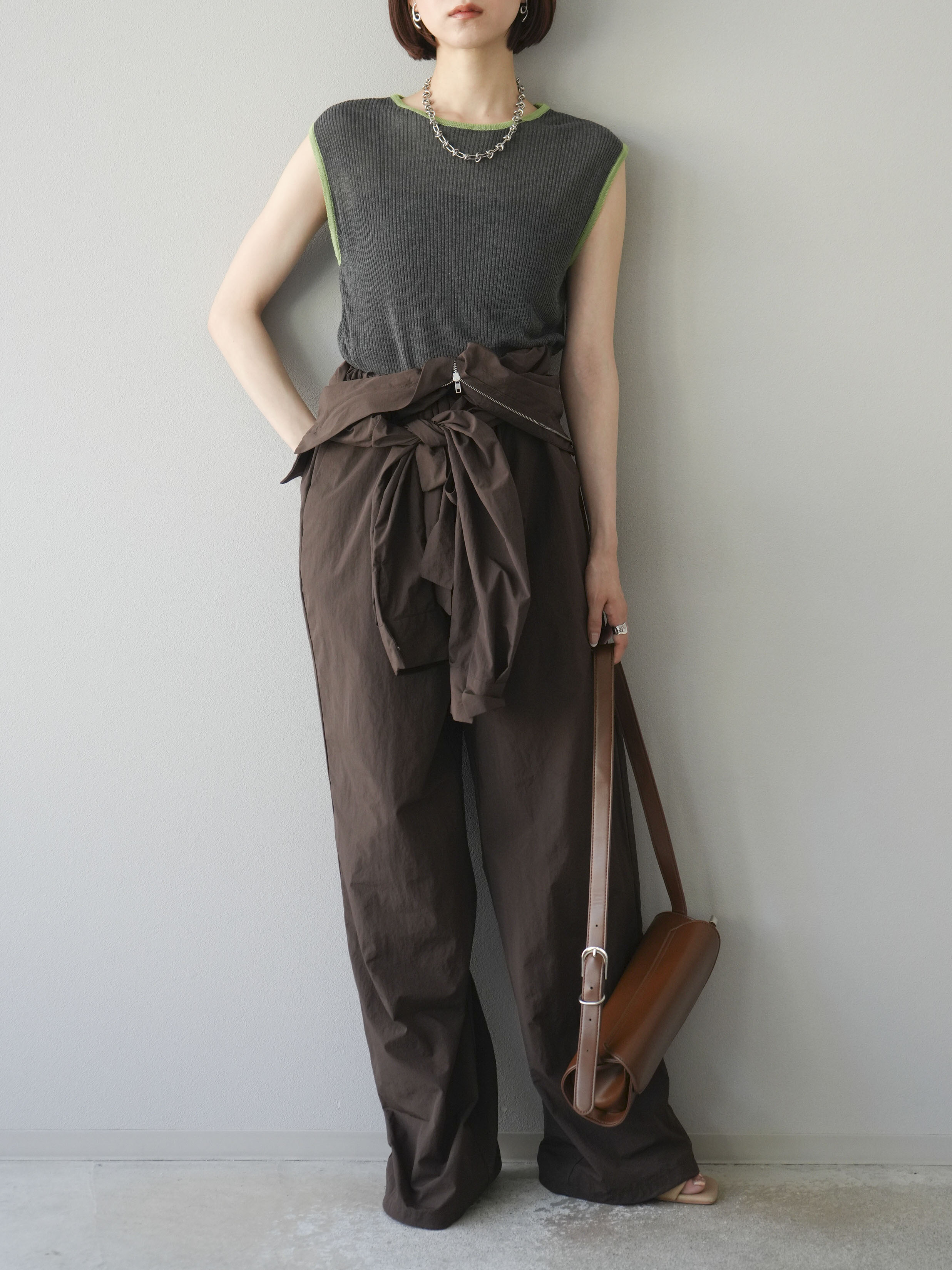 予約]ナイロンジャンプスーツ/ブラウン – Lumier