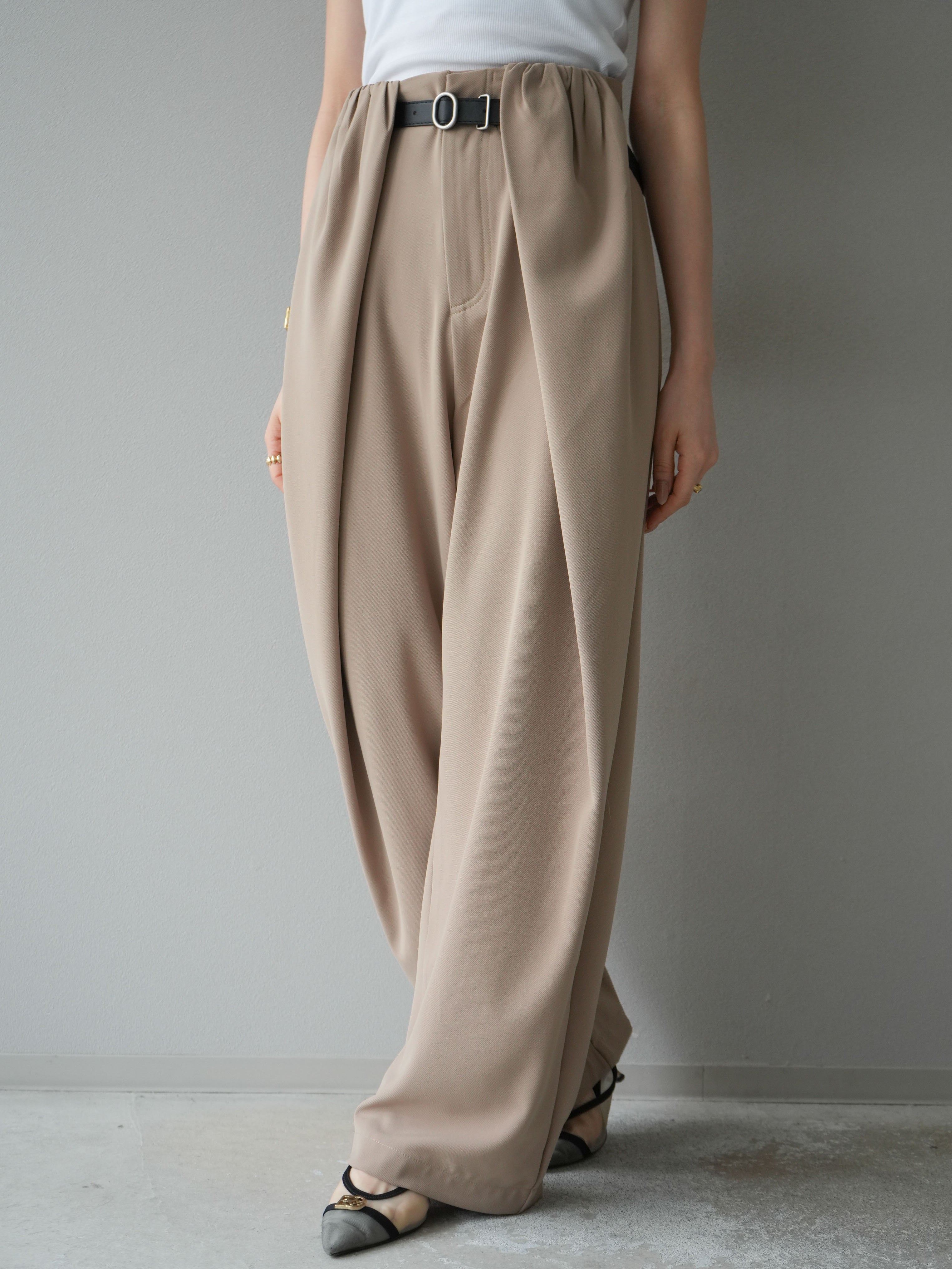 予約]ベルト付タックワイドパンツ/ベージュ – Lumier