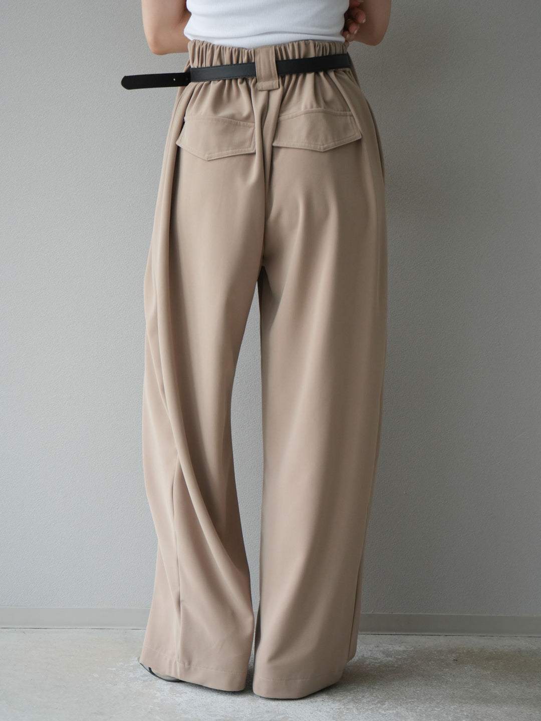 [予約]ベルト付タックワイドパンツ/ベージュ