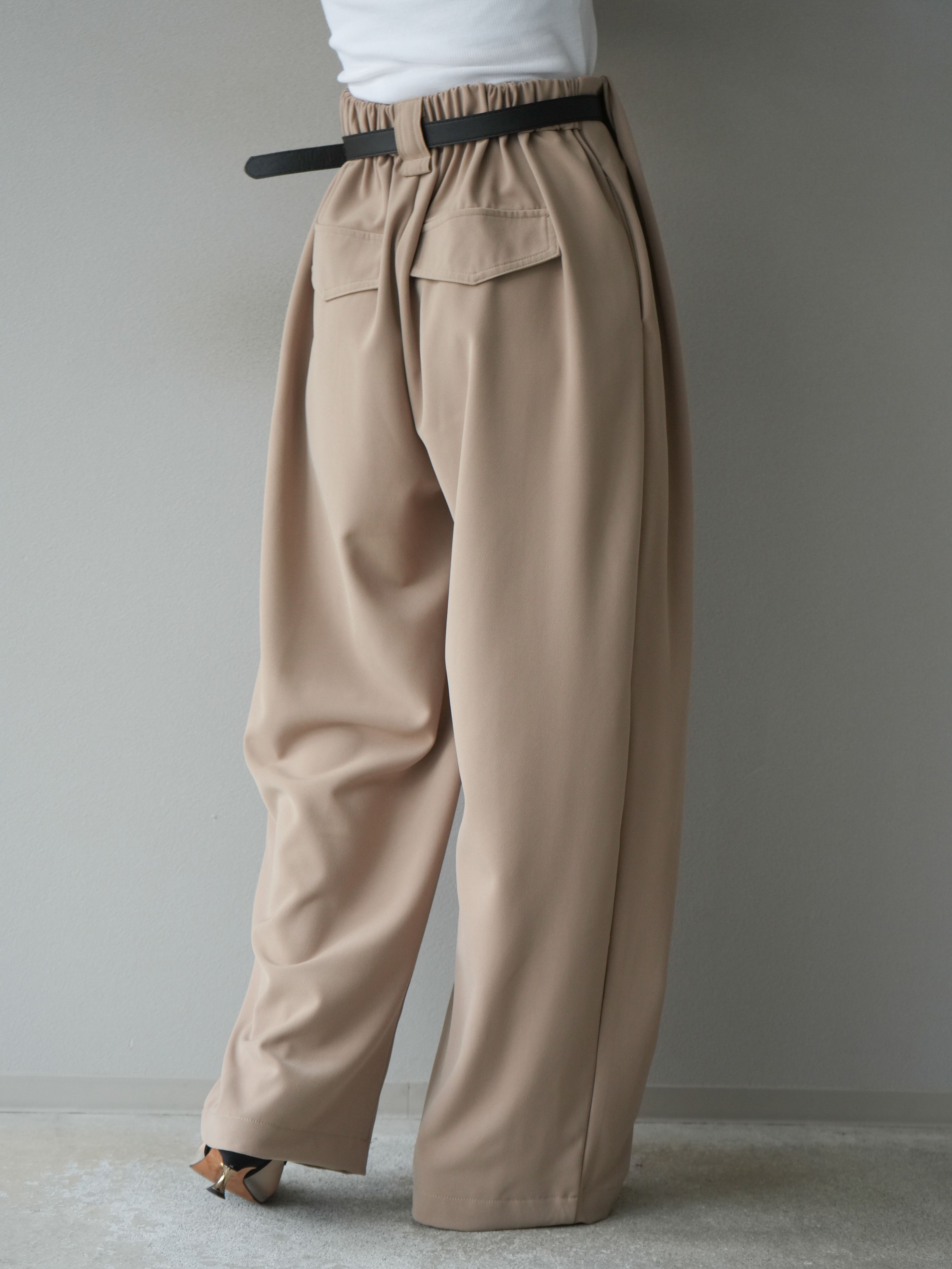 予約]ベルト付タックワイドパンツ/ベージュ – Lumier