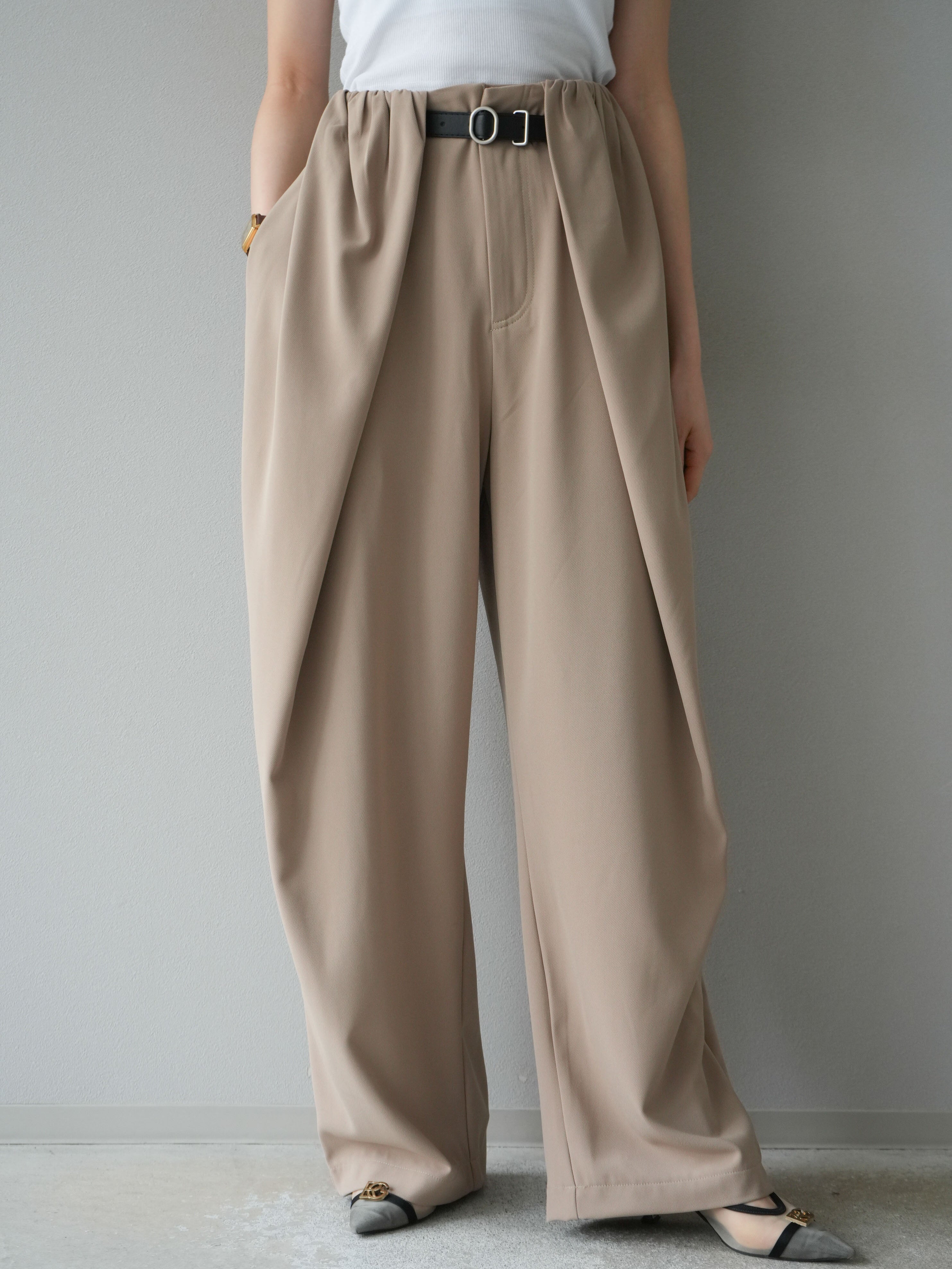 予約]ベルト付タックワイドパンツ/ベージュ – Lumier