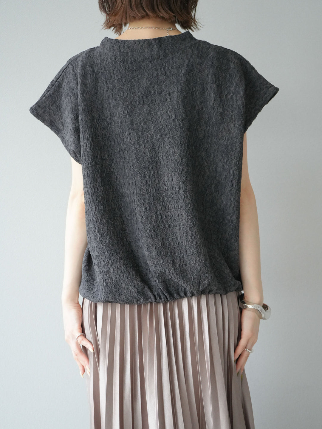 【預購】抽繩下擺提花套頭衫/炭灰色