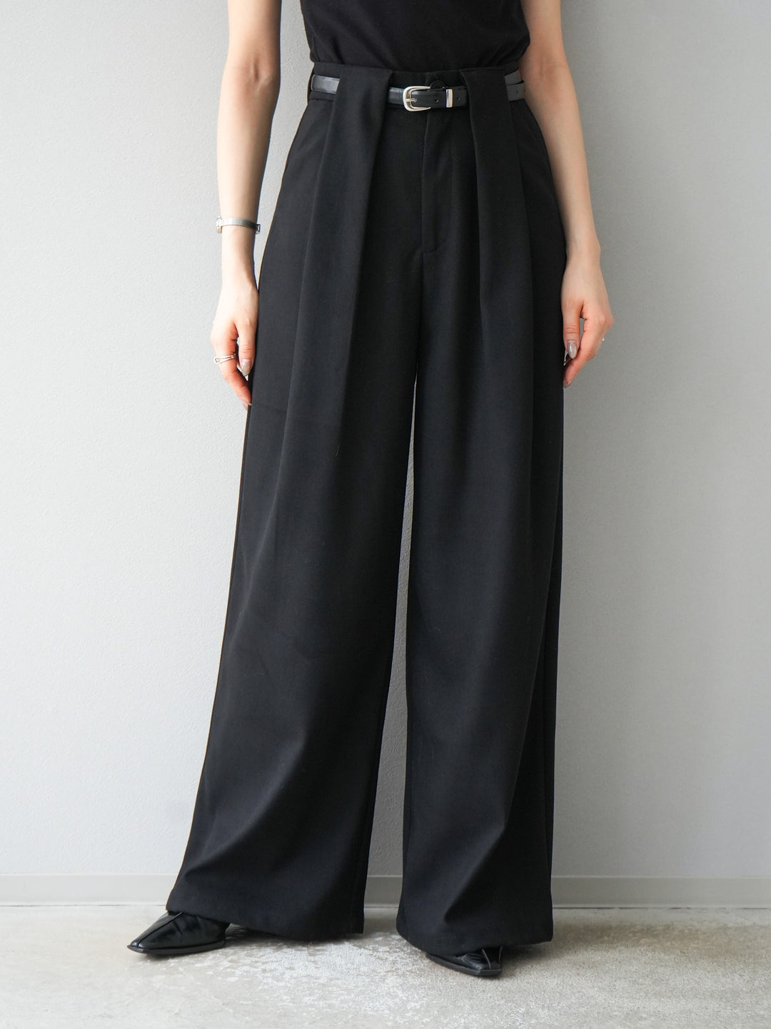 【預購】繫腰帶羊毛觸感寬褲/黑