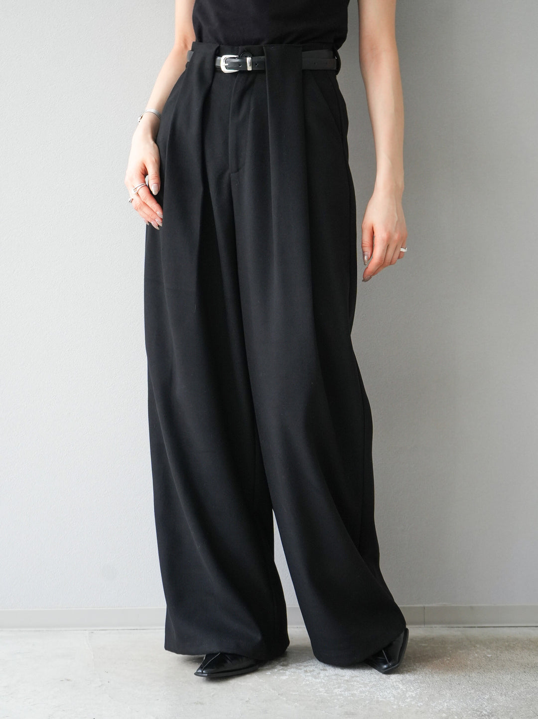 【預購】繫腰帶羊毛觸感寬褲/黑