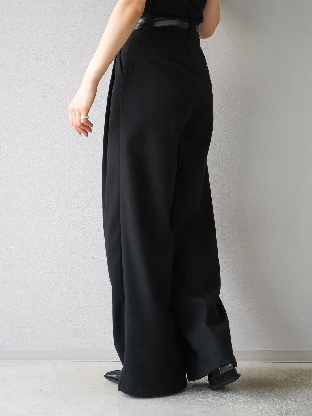 【預購】繫腰帶羊毛觸感寬褲/黑