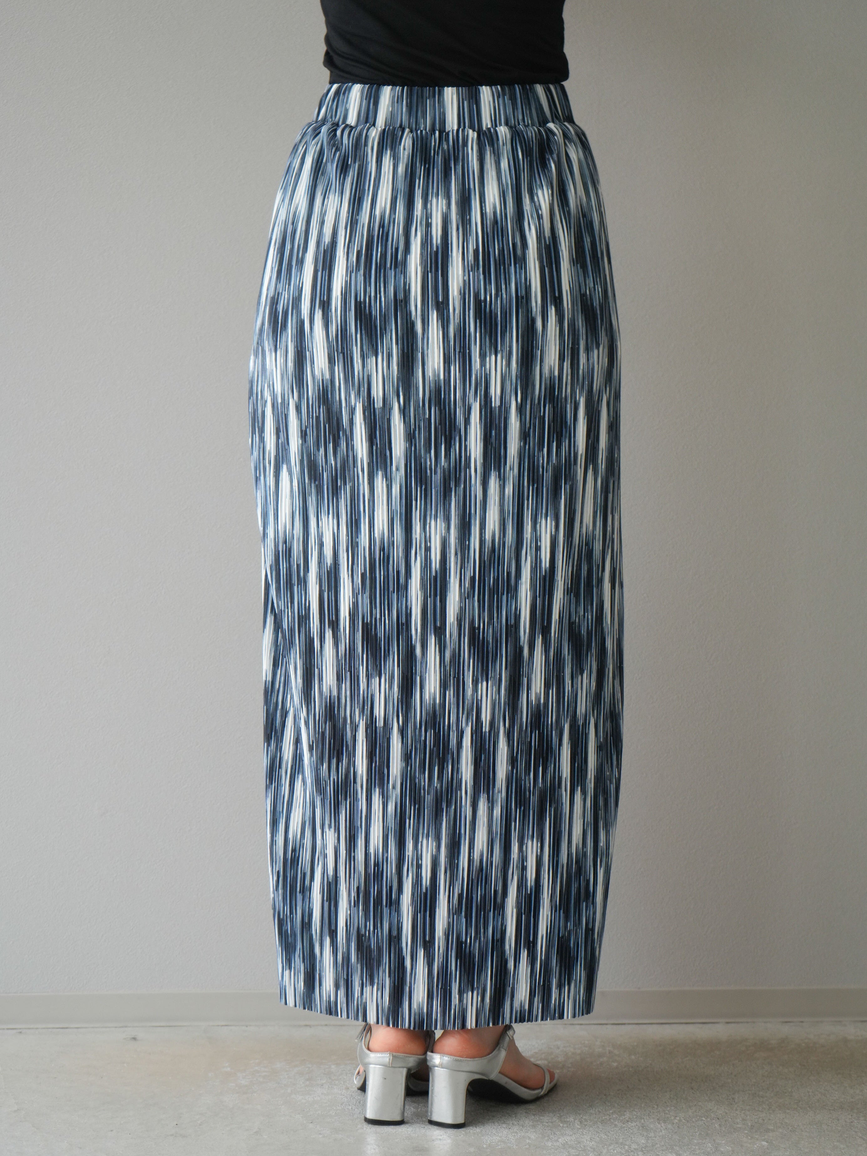 予約]ニュアンスプリントプリーツスカート/ネイビー – Lumier