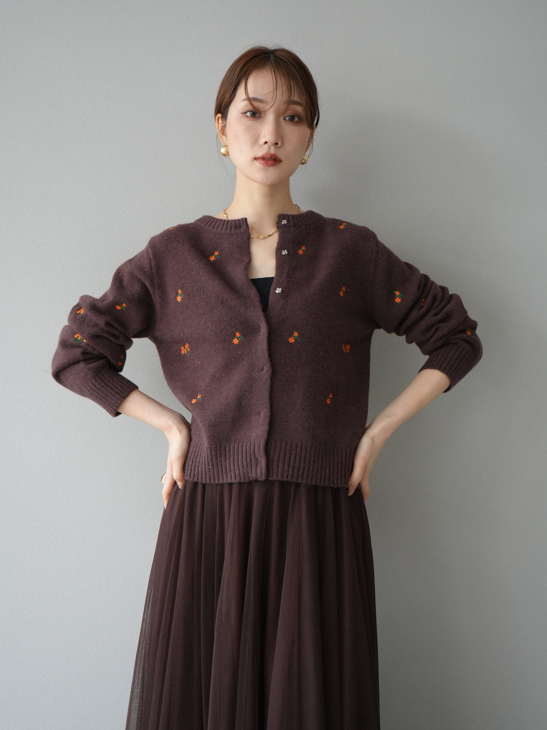 【預購】花朵刺繡針織開襟衫/棕色