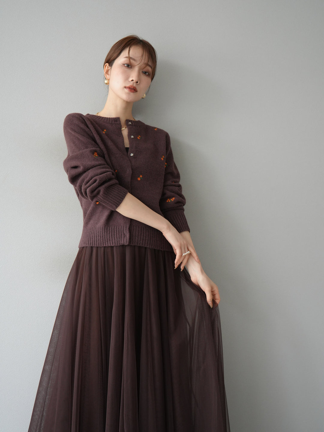 【預購】花朵刺繡針織開襟衫/棕色