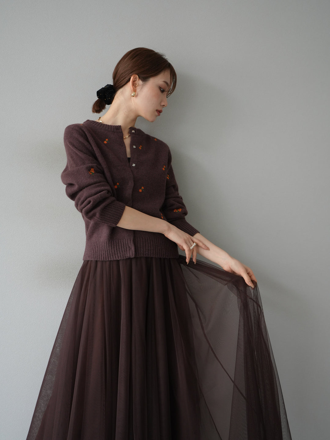 【預購】花朵刺繡針織開襟衫/棕色
