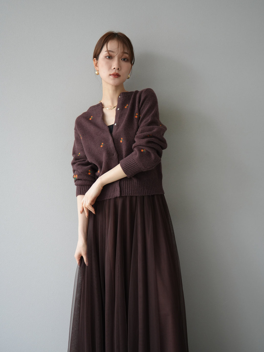 【預購】花朵刺繡針織開襟衫/棕色