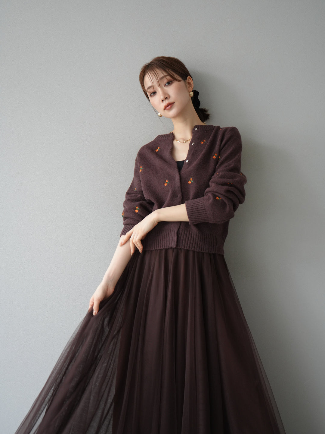 【預購】花朵刺繡針織開襟衫/棕色