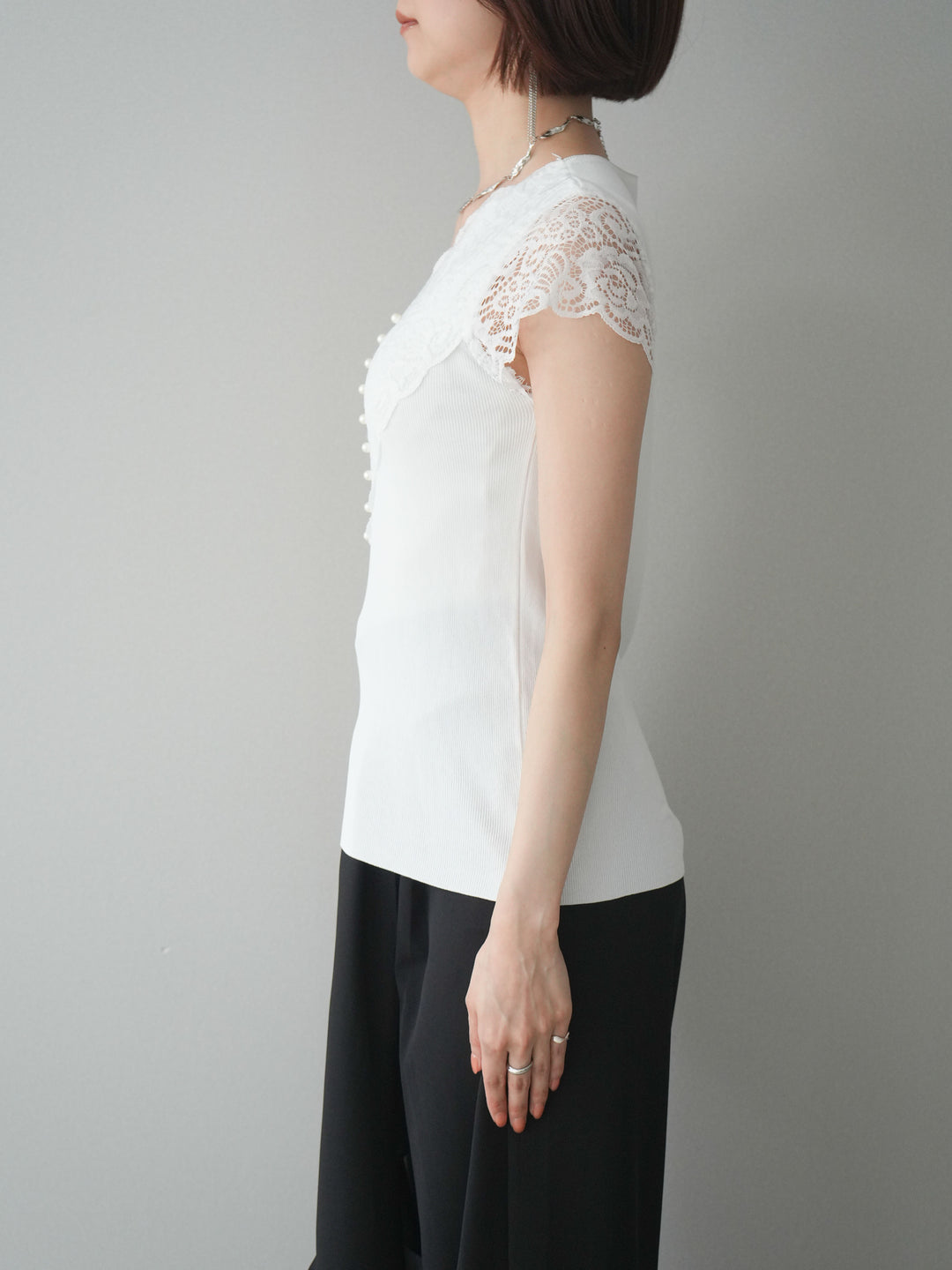 [予約]パールボタンレース切替ニットトップス/white