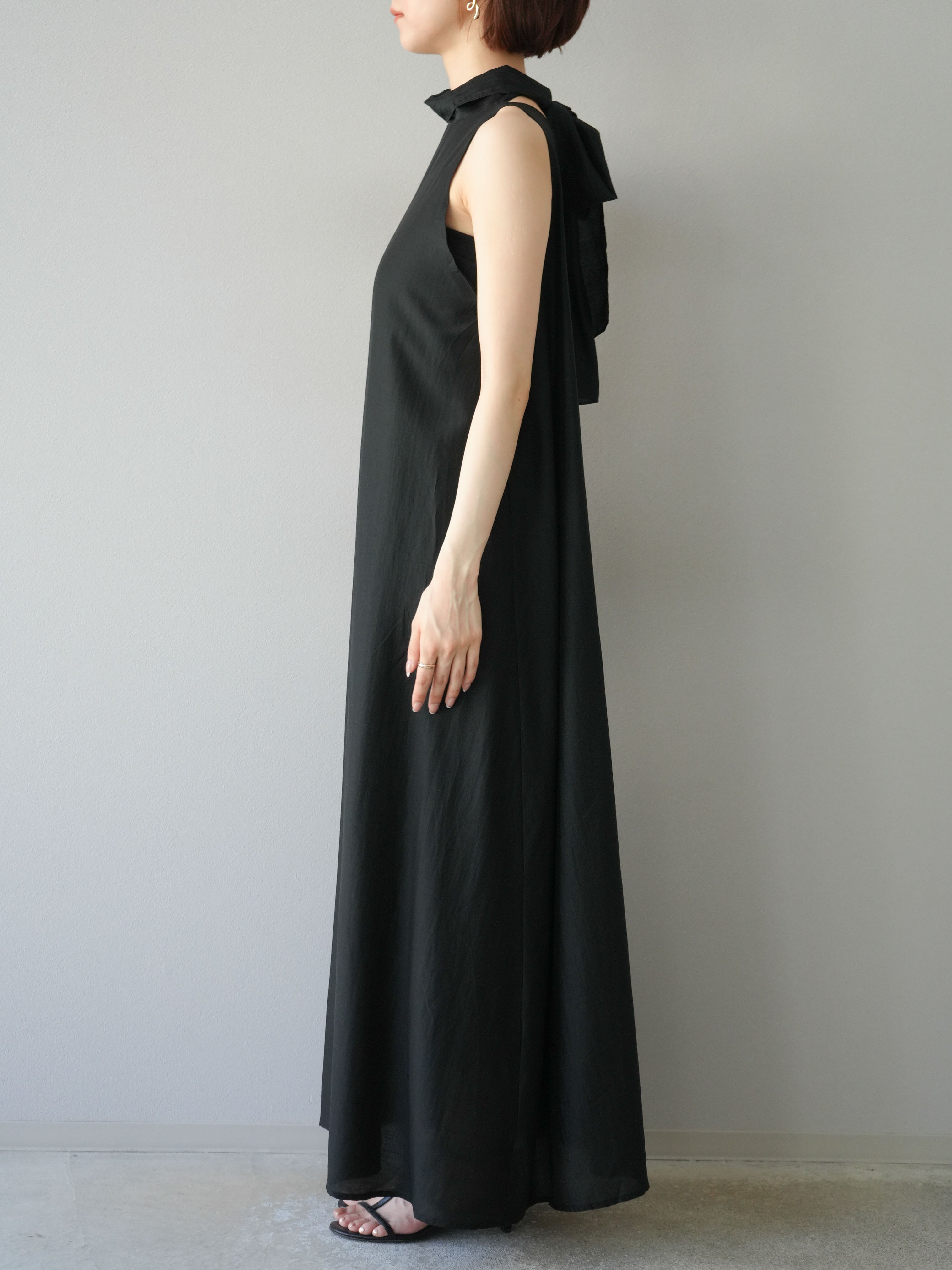 予約]シアーホルターバックオープンワンピース/ブラック – Lumier