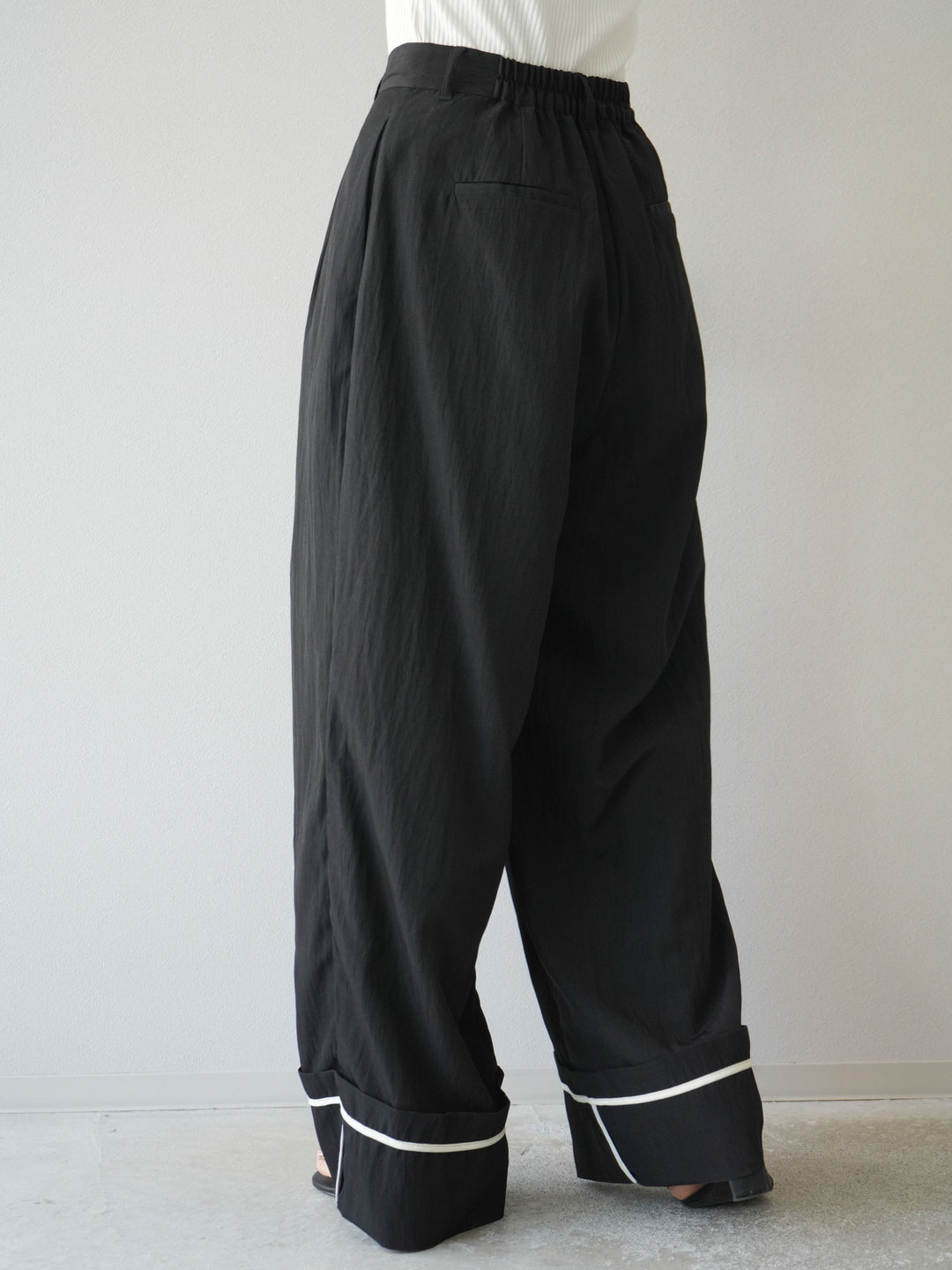 【預購】仿亞麻下擺迴力寬褲/黑色