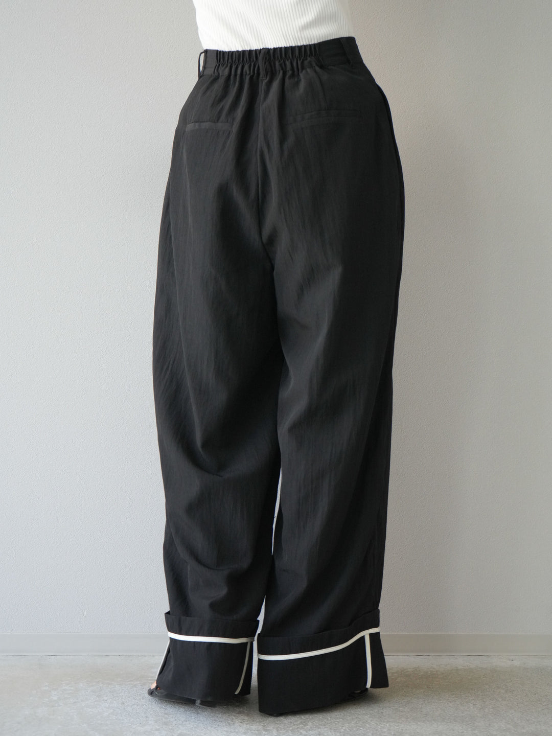 【預購】仿亞麻下擺迴力寬褲/黑色