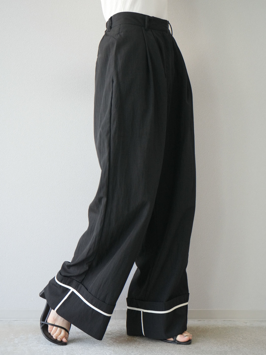 【預購】仿亞麻下擺迴力寬褲/黑色