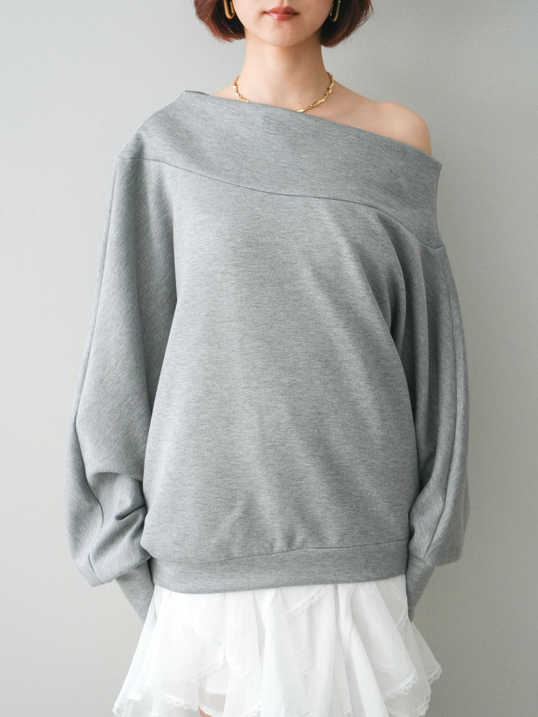 [予約]アシンメトリーオフショルポンチプルオーバー/gray