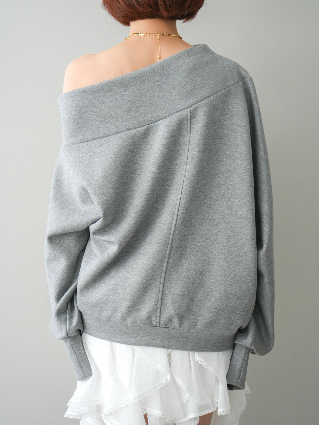 [予約]アシンメトリーオフショルポンチプルオーバー/gray