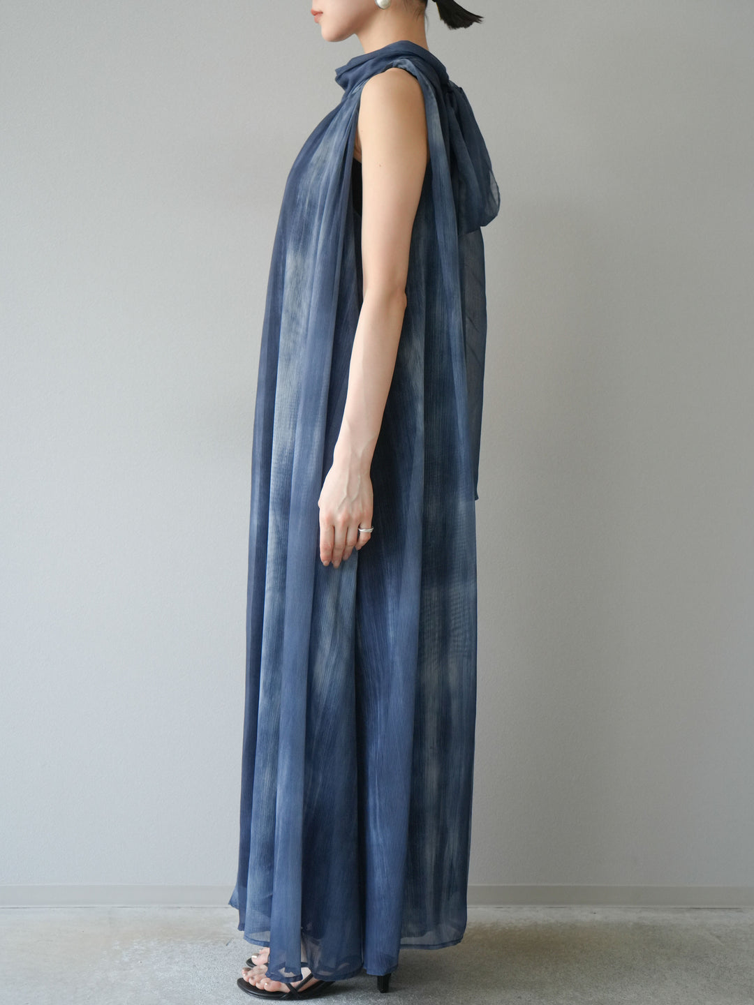 [預購] 精緻圖案掛脖透視洋裝/海軍藍