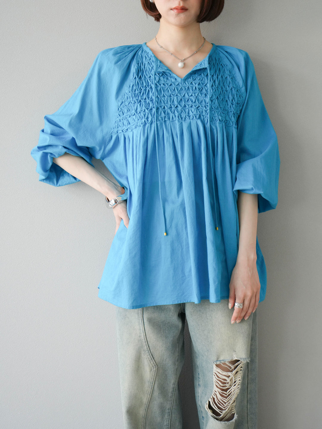 [予約]インド製キャンブリックボイル スモッキングブラウス/ブルー