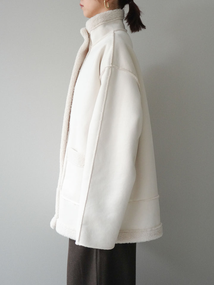 [予約]スタンドネックフェイクムートンミディアムコート/ivory