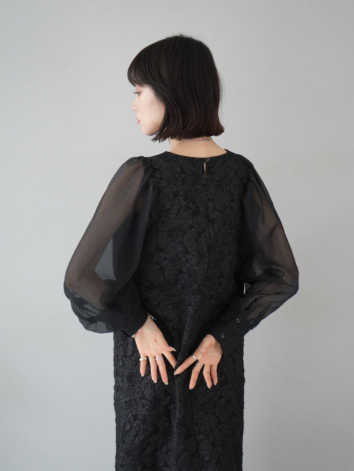 [預訂] 凸紋提花薄紗袖連身裙/黑x黑