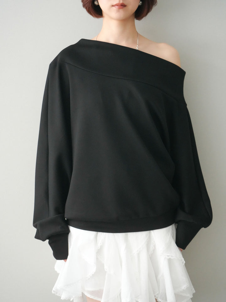 [予約]アシンメトリーオフショルポンチプルオーバー/black